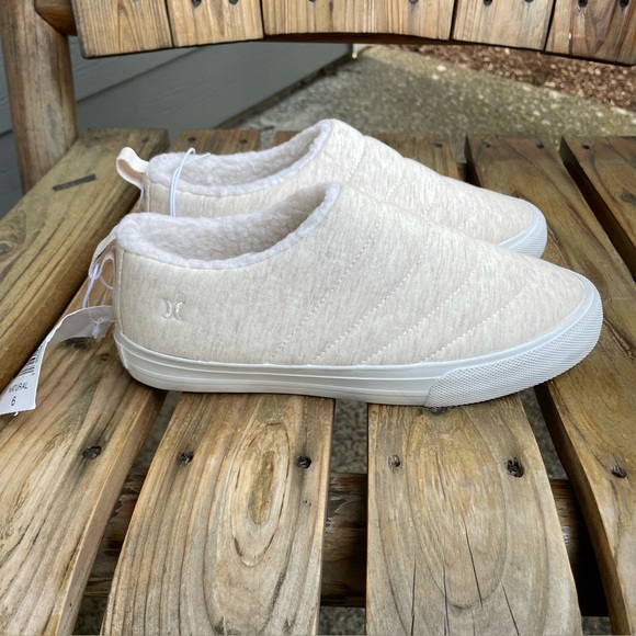 Hurley Arlo Puff Slip On Clog Shoes Size 6
Cream White - Picture 3 of 12